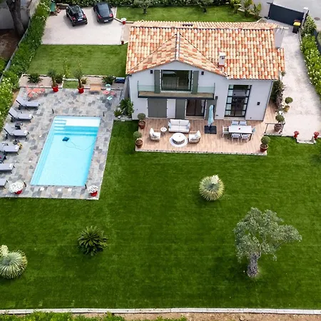 Jolie Maison Avec Vue Сasa de vacaciones Saint-Tropez